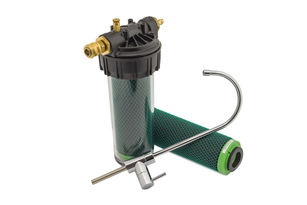 Untertisch-Wasserfilter Aqua Vita Basic WM Sparset mit Aktivkohlefilter und separatem Edelstahl-Wasserhahn zur Reinigung von Leitungswasser.